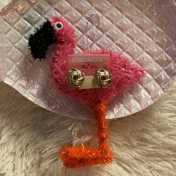 🌹NWT Jordache “ Goldtone Clip Style Earrings” So Much Fun to Wear Closet Must🌹 - Picture 4 of 8